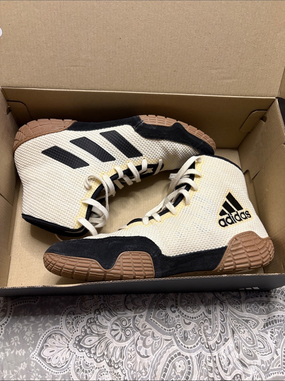 Adidas Tech Fall 2.0 Wrestling white/black with grippy rubber outsole Men’s 8